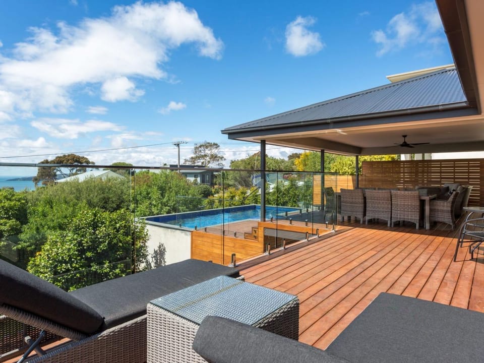 Poolside Getaway Dromana House in Dromana