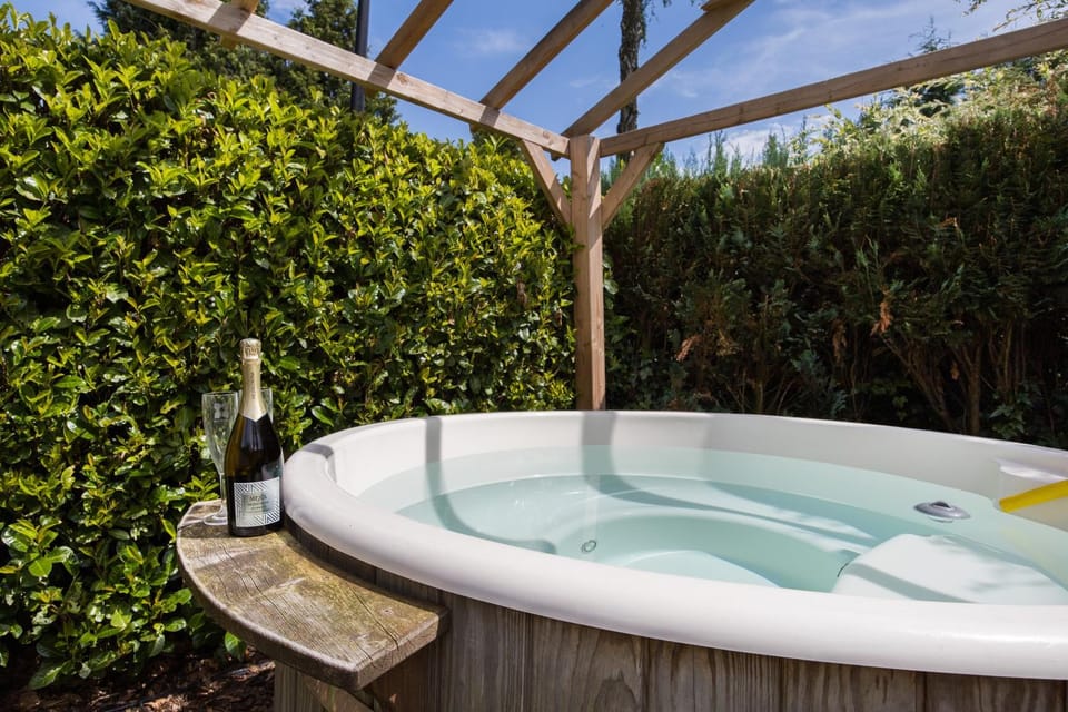 GREAT STAY - NATURE - Outside HOTTUB en SAUNA Apartment in Gelderland, Netherlands