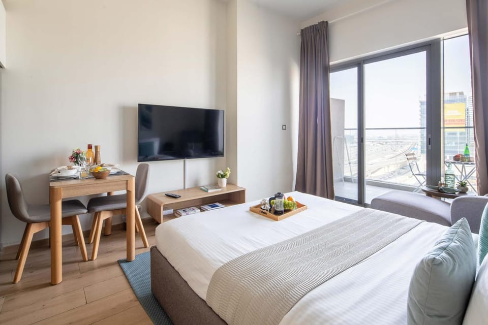 Frank Porter - Aura by Azizi Apartment in Dubai