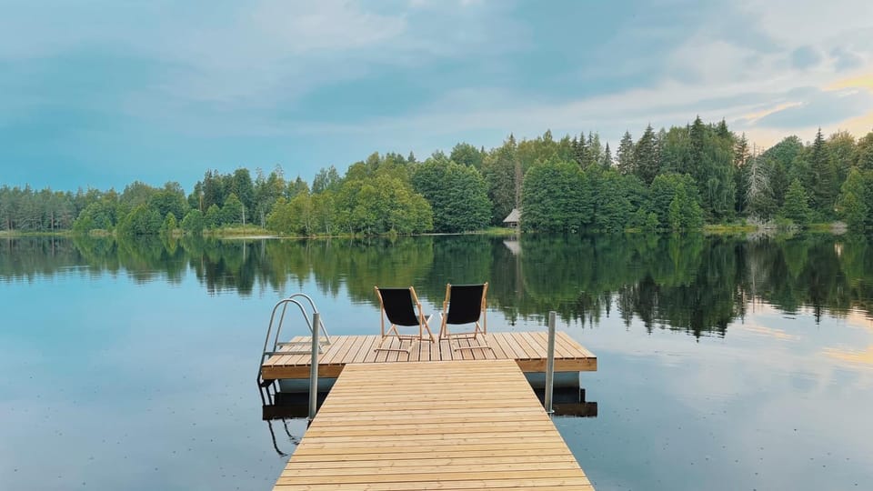 Saarjärve Väike Puhkemaja järve ääres Chalet in Estonia