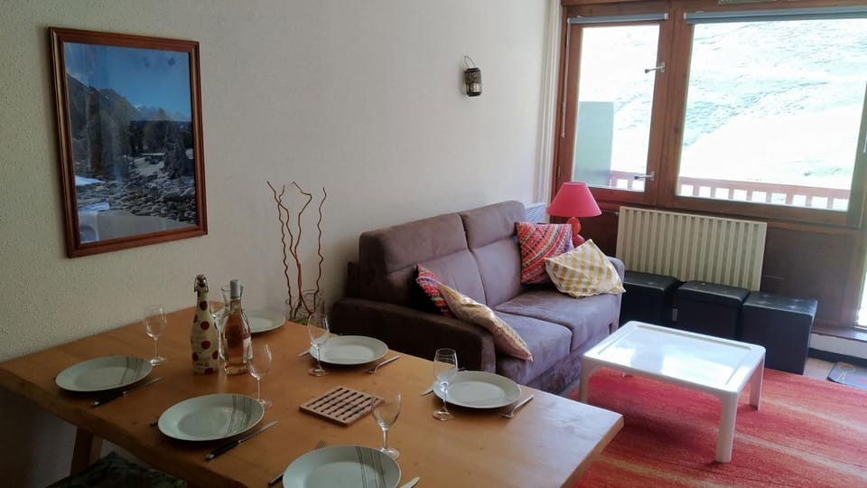 Summer, TV and multimedia, Living room, Dining area