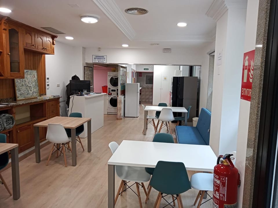 Kitchen or kitchenette, Living room, Seating area, Dining area, minibar, stove