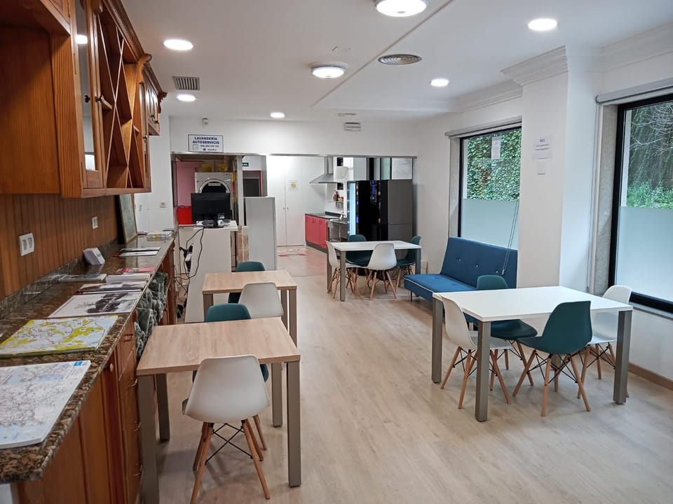 Kitchen or kitchenette, Living room, Seating area, Dining area, minibar
