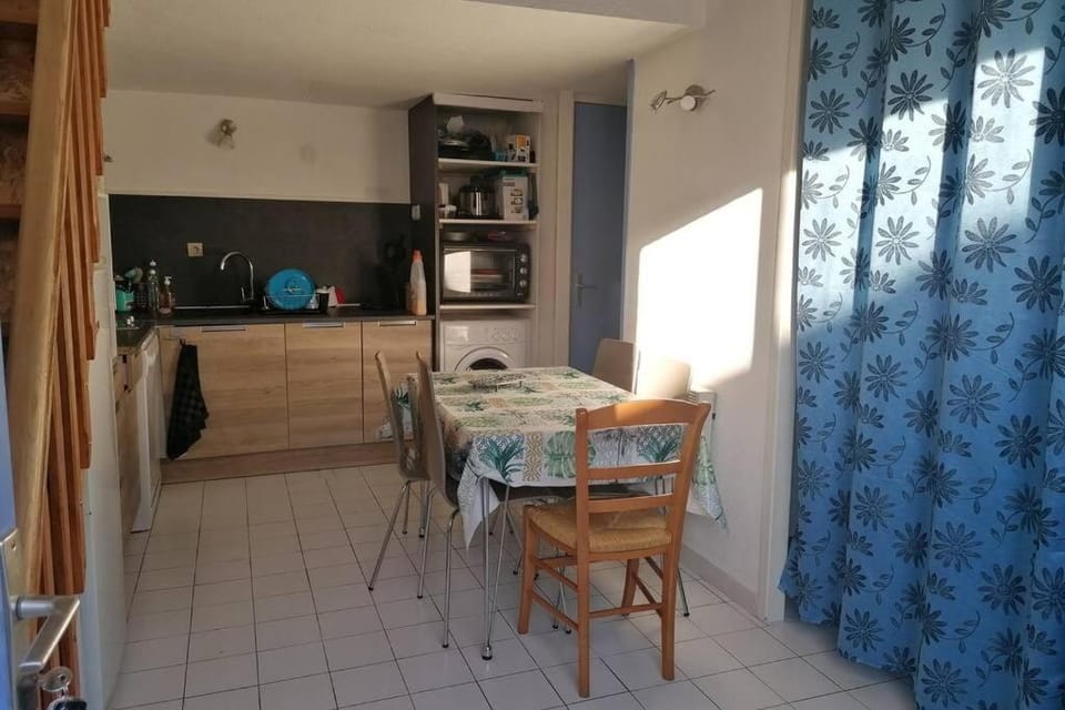 Kitchen or kitchenette, Dining area, minibar, pet friendly, stove