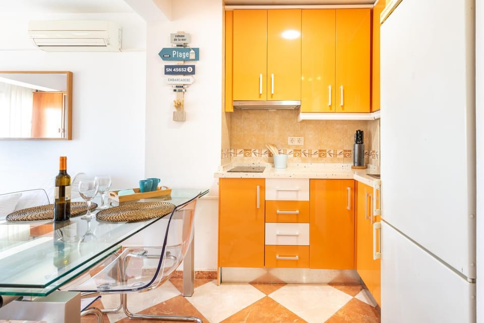 Kitchen or kitchenette, Living room
