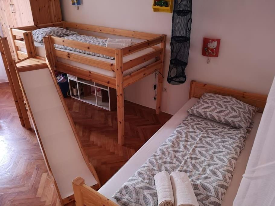 Bed, Photo of the whole room, Bedroom, bunk bed