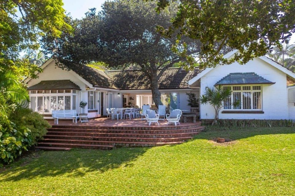 Property building, Patio, Facade/entrance, Garden