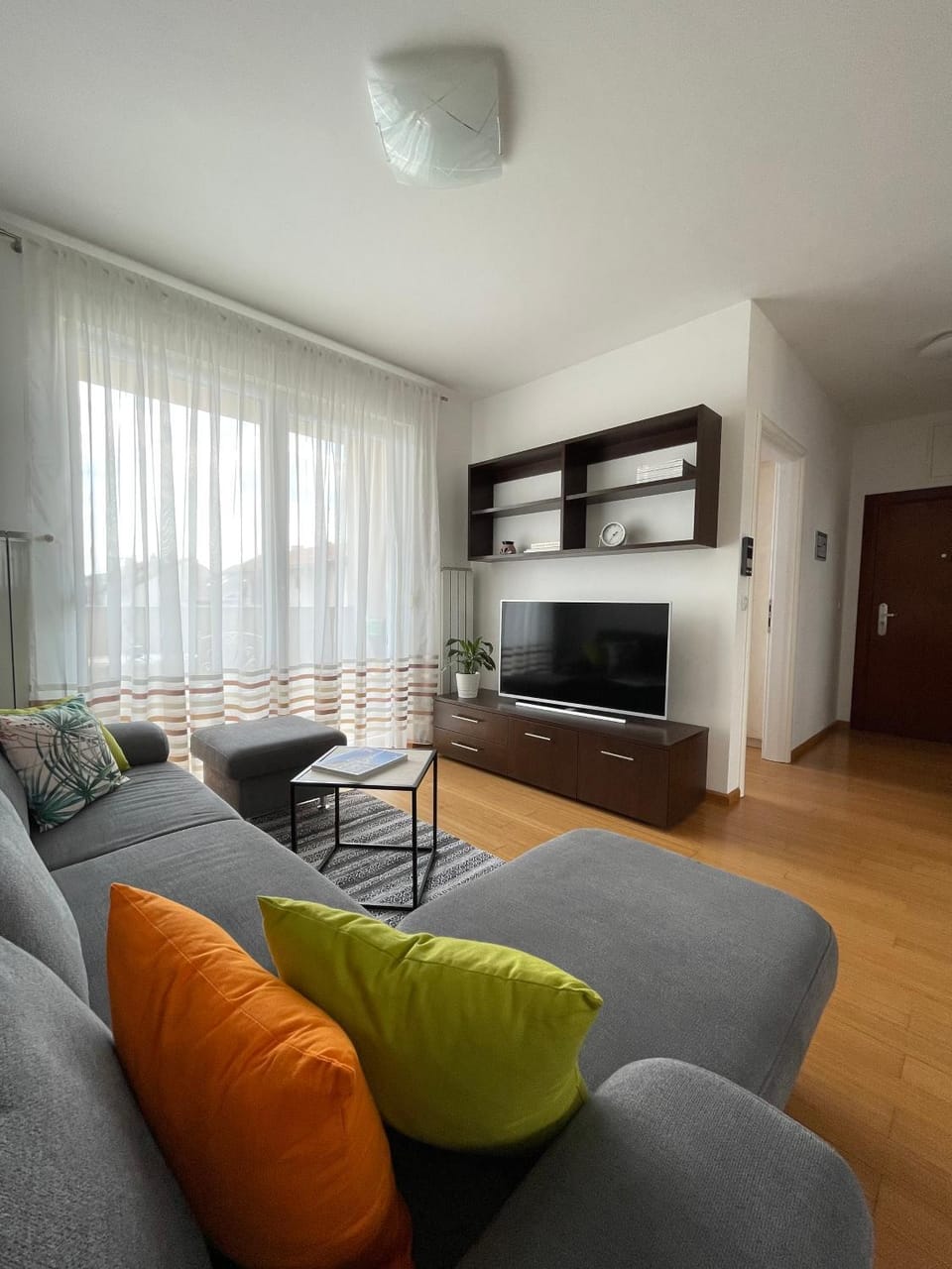 Communal lounge/ TV room, TV and multimedia, Living room, Seating area