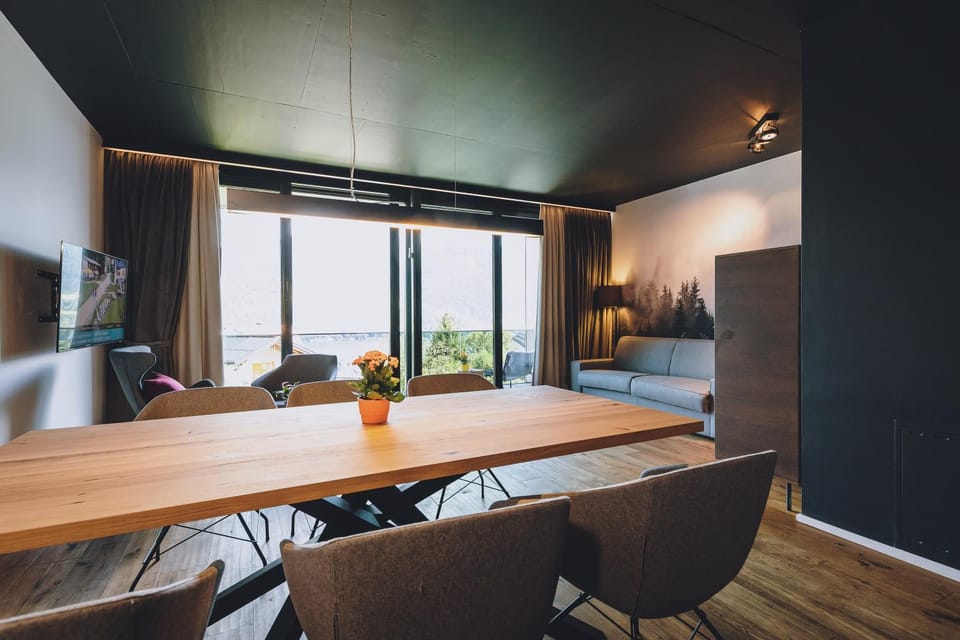 Living room, Dining area