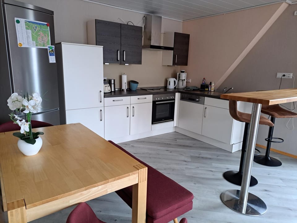 Kitchen or kitchenette, Dining area, dishwasher, minibar, pet friendly, stove