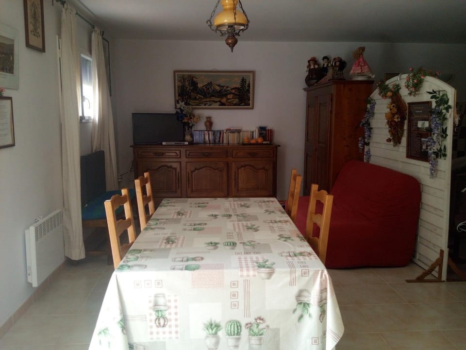 Grand studio 50M2 Vallée Heureuse Apartment in Catalonia