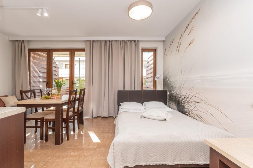 Bed, Photo of the whole room, Seating area, Bedroom