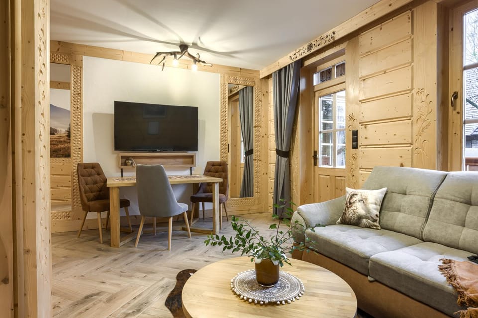 Communal lounge/ TV room, TV and multimedia, Living room, Seating area