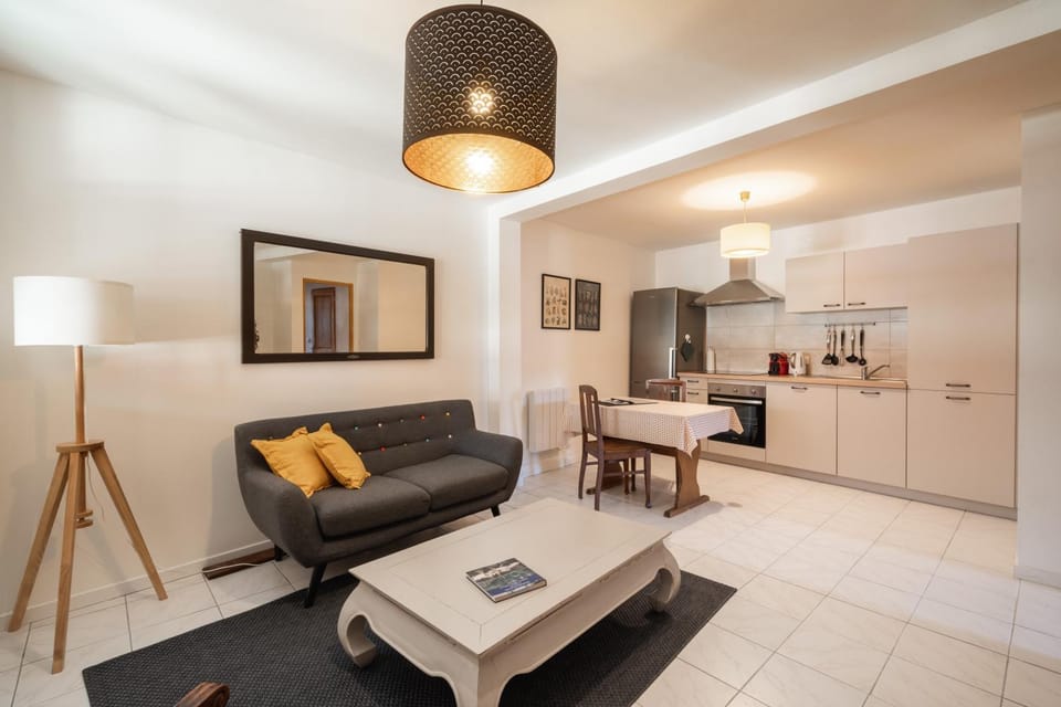 Kitchen or kitchenette, Living room