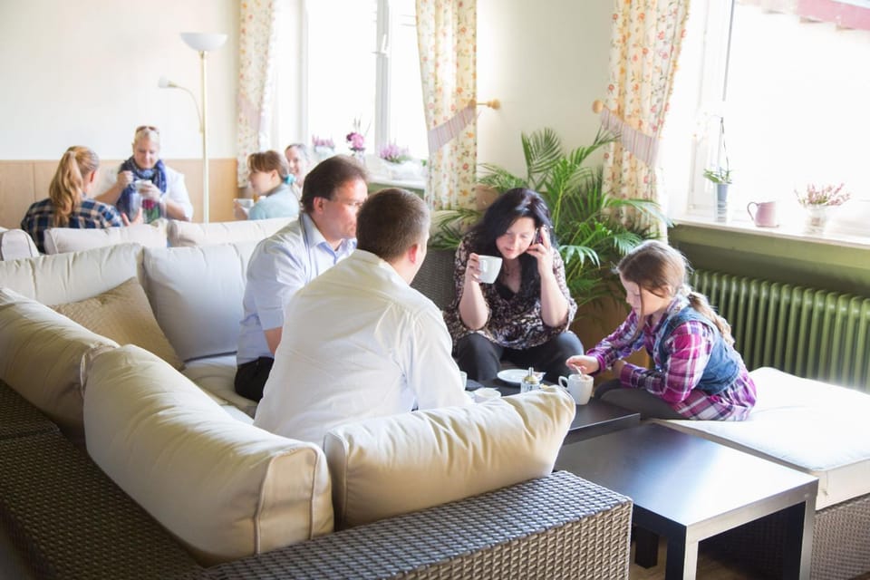 People, Decorative detail, group of guests