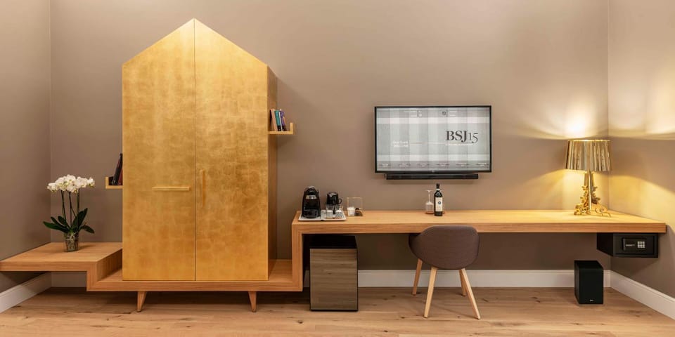 TV and multimedia, hair dresser, wardrobe