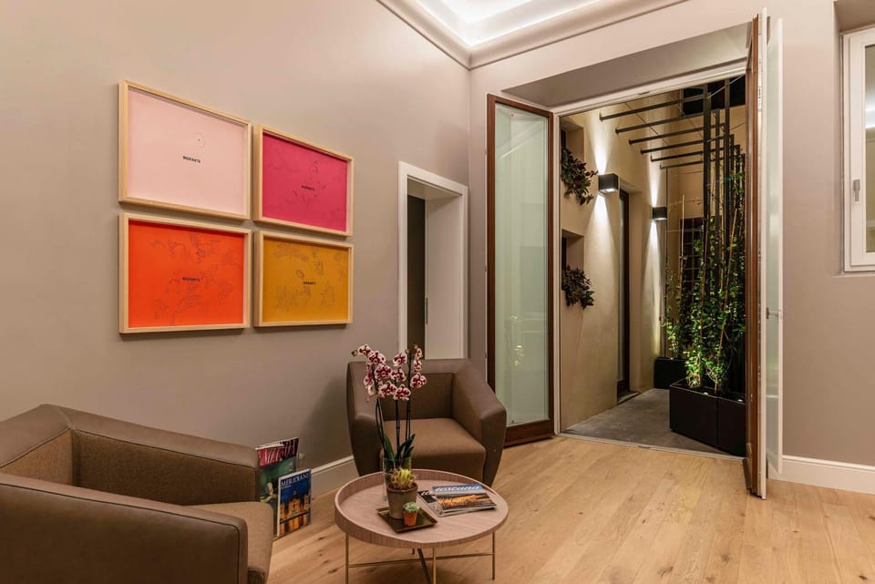 Balcony/Terrace, Living room, Decorative detail, Seating area, Inner courtyard view, hair dresser