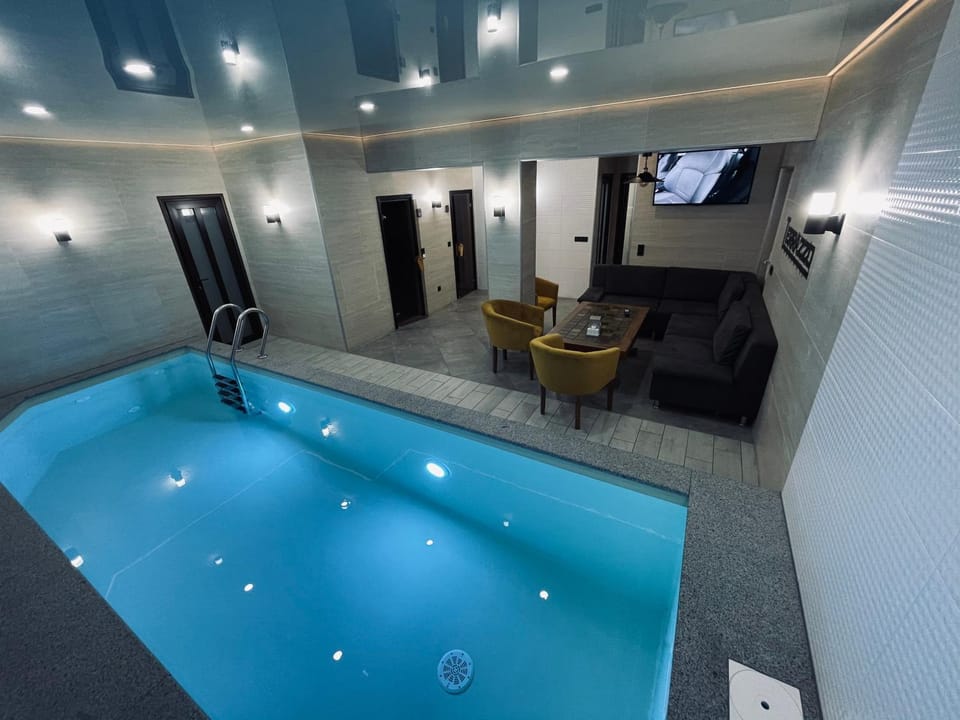 Swimming pool, Swimming pool
