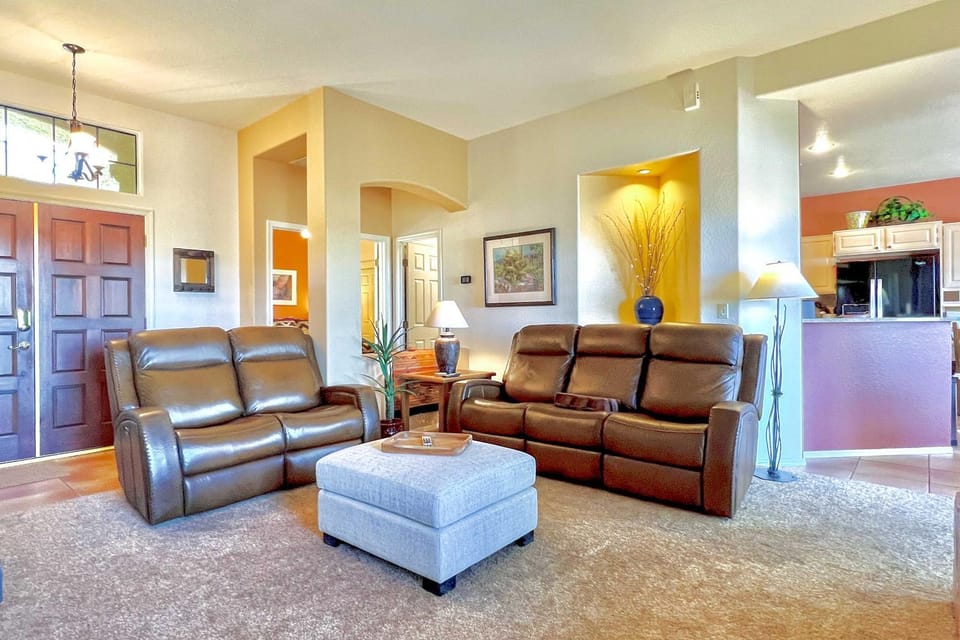 Oro Valley Getaway w/ Patio, BBQ & Mountain Views! House in Oro Valley