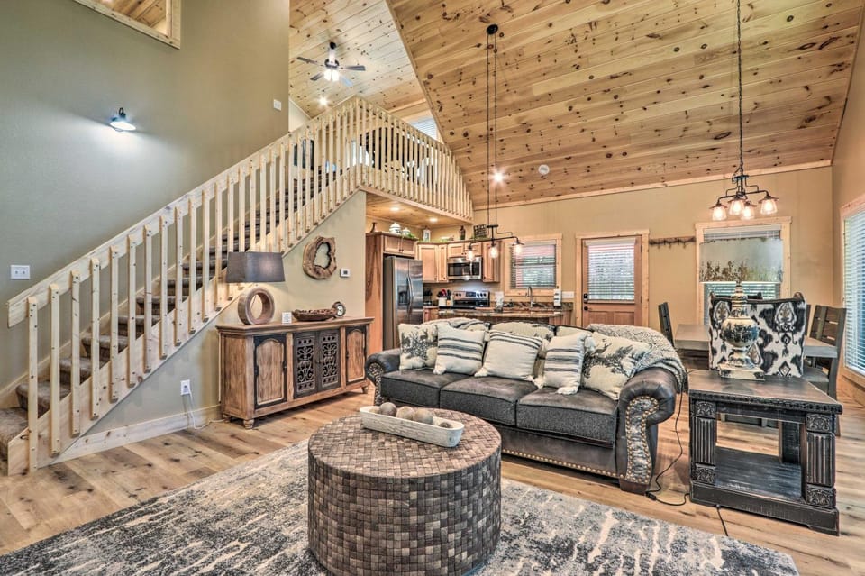 Sevierville Cabin: Deck w/ Foosball & Hot Tub! Cabin in Sevier County