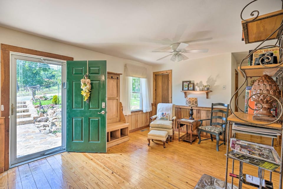 Charming Cottage < 10 Mi to Wineries & Skiing! House in Massies Mill