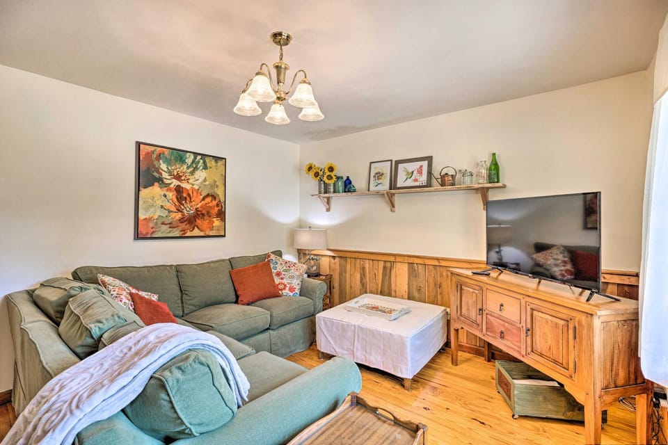 Charming Cottage < 10 Mi to Wineries & Skiing! House in Massies Mill
