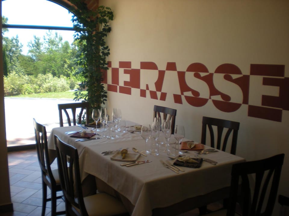 Restaurant/places to eat, Property logo or sign, Dining area