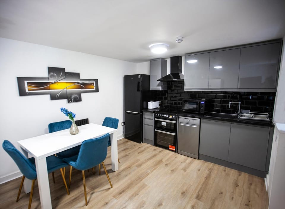 Kitchen or kitchenette, Kitchen or kitchenette, Dining area, minibar, oven, pet friendly, stove, toaster, kitchen