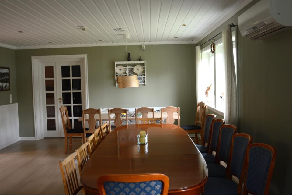 Communal lounge/ TV room, Dining area