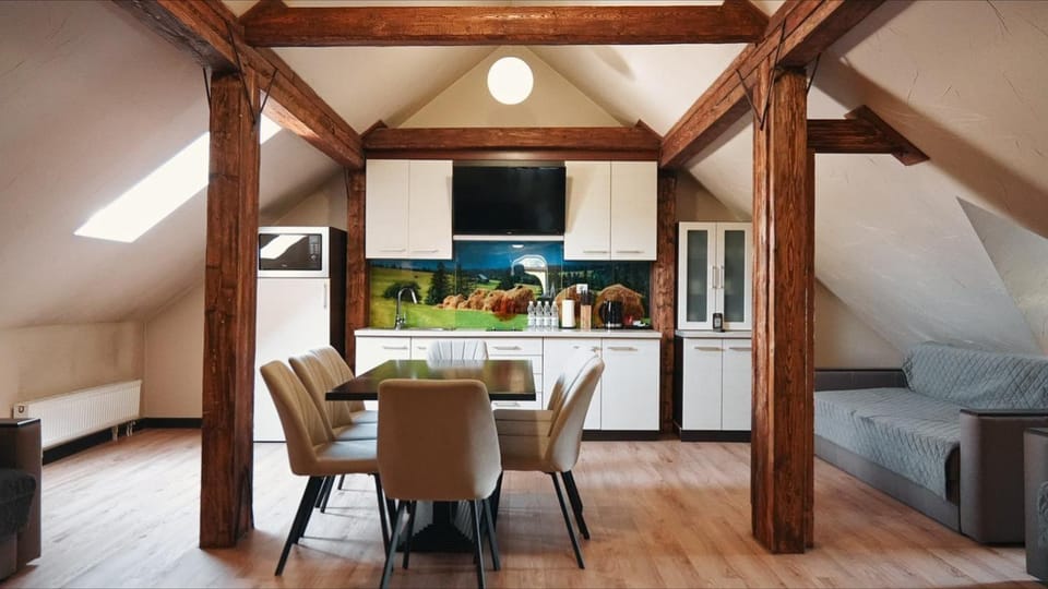 Kitchen or kitchenette, Seating area, Dining area