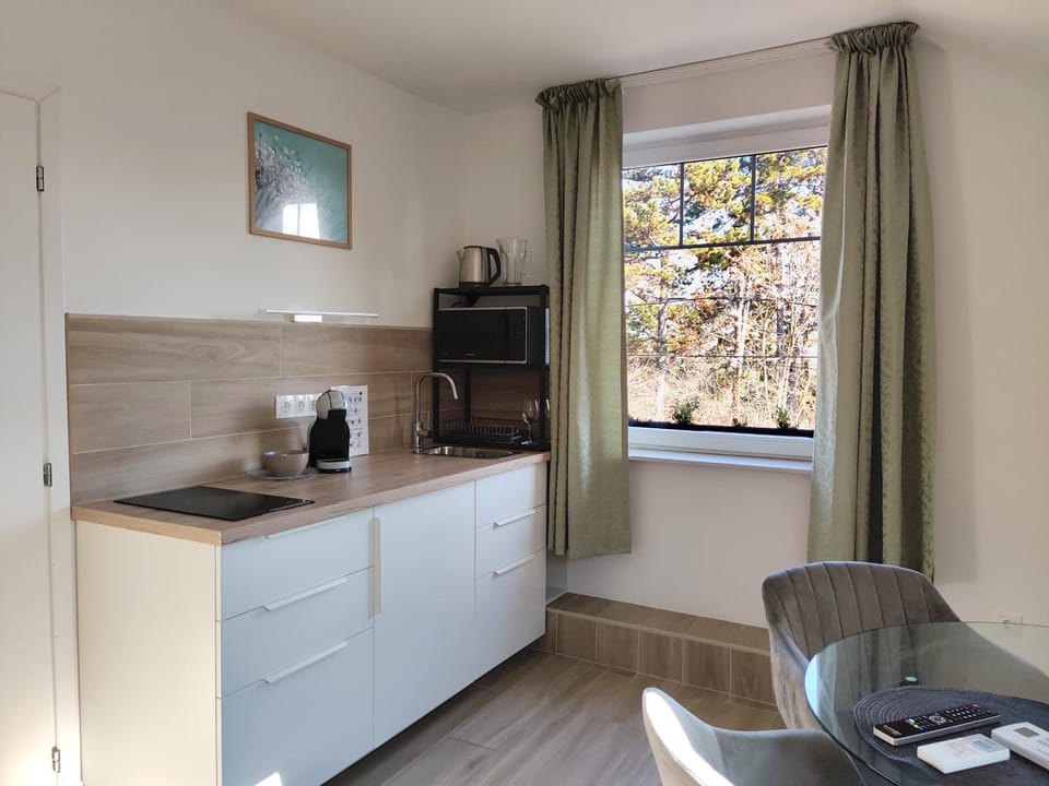 Coffee/tea facilities, Kitchen or kitchenette, kitchen