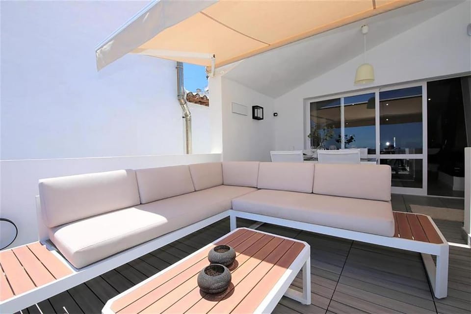 Patio, Day, Balcony/Terrace, Seating area