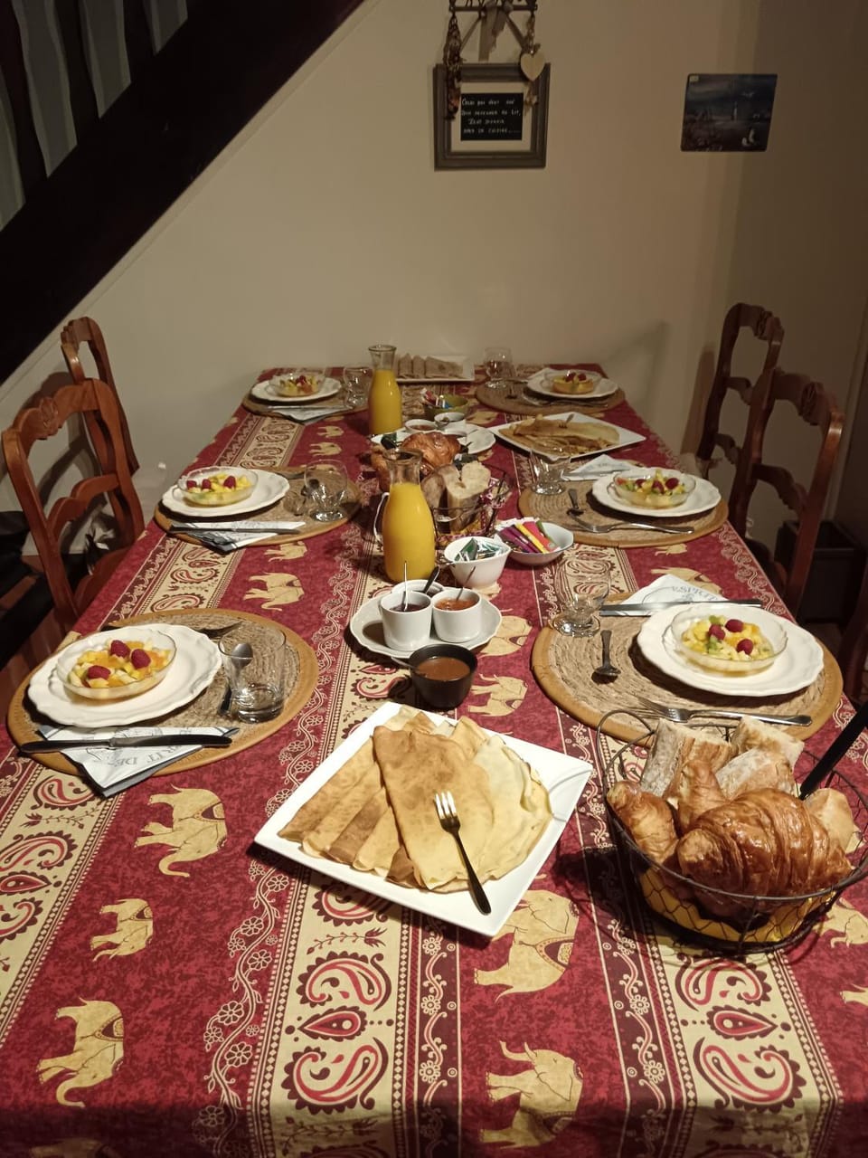 Property building, Food and drinks, Breakfast, Continental breakfast
