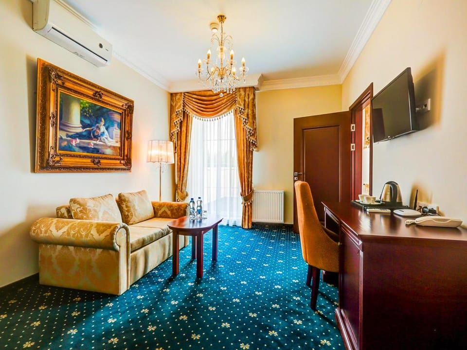 Facade/entrance, TV and multimedia, Coffee/tea facilities, View (from property/room), Photo of the whole room, Decorative detail, Garden view, Area and facilities, internet, air conditioner