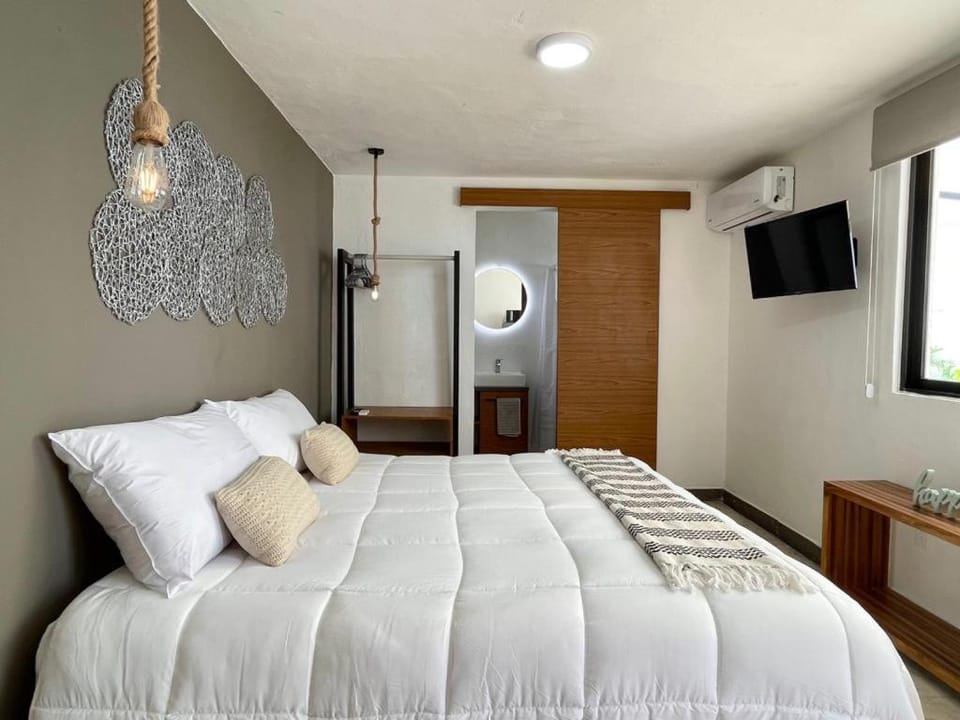 Bed, TV and multimedia, Photo of the whole room, Bedroom