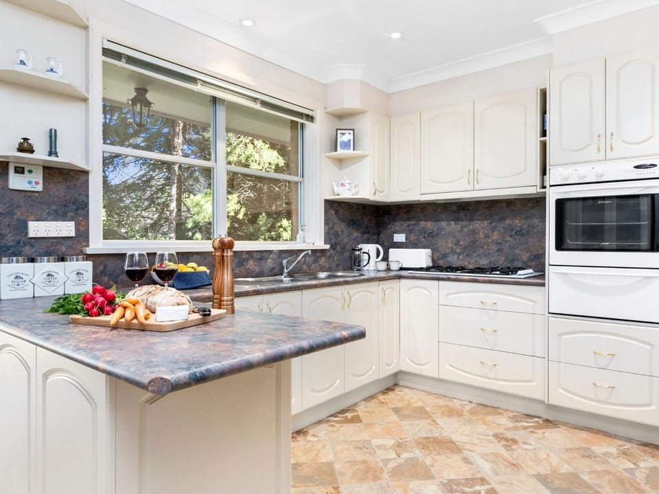 Kitchen or kitchenette, Garden view, oven, stove, toaster