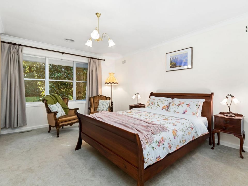 Photo of the whole room, Bedroom, Garden view
