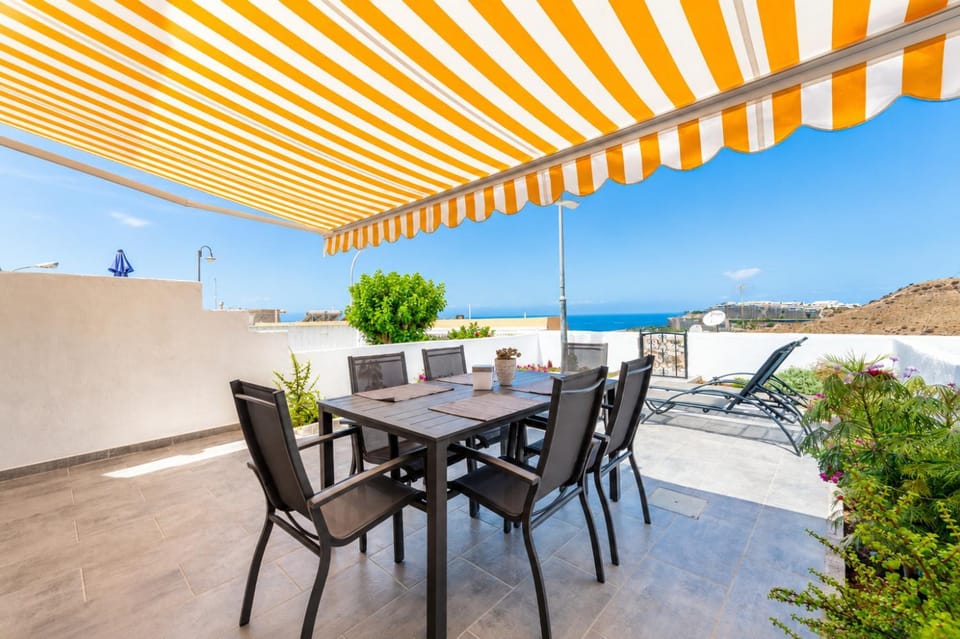 Casa Johan - apartamento con soprendentes vistas y terraza ajardinada Apartment in Comarca Sur