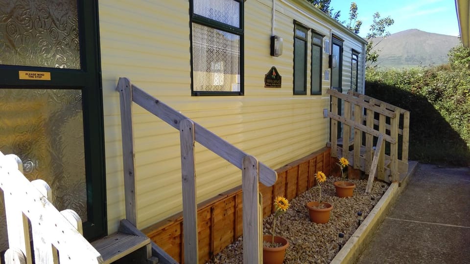 Dingle Mobile Home Peace and Quiet ENTIRE PLACE Apartment in County Kerry
