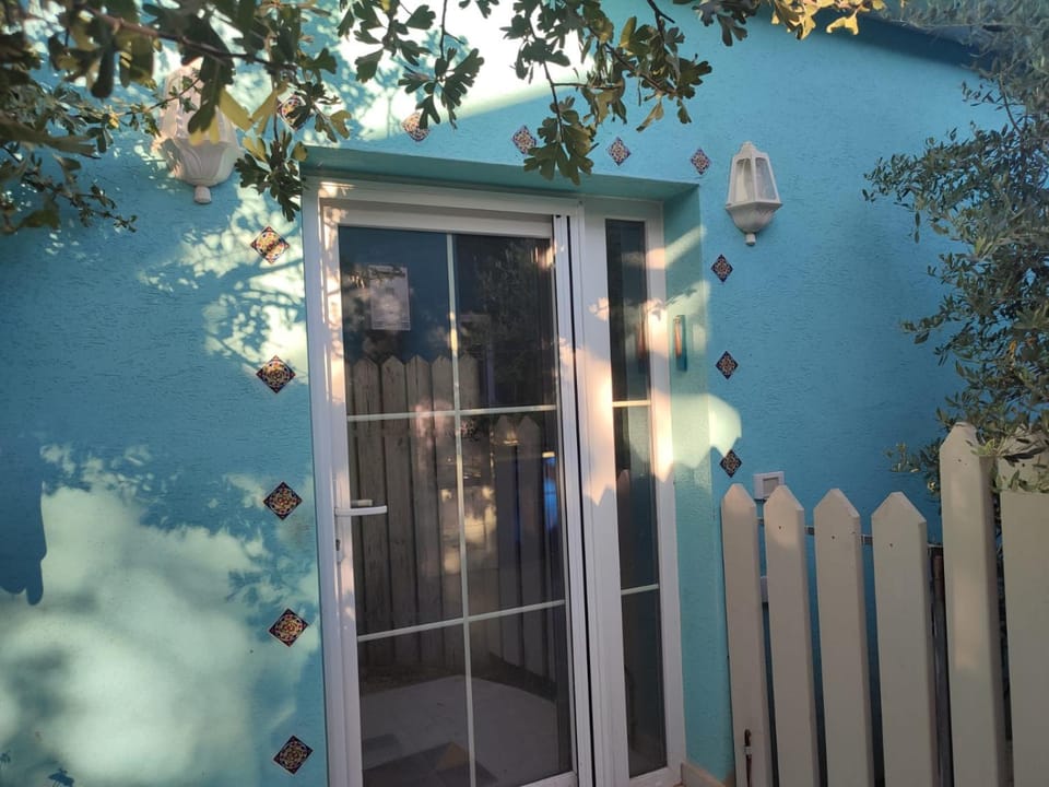 Facade/entrance, Spring