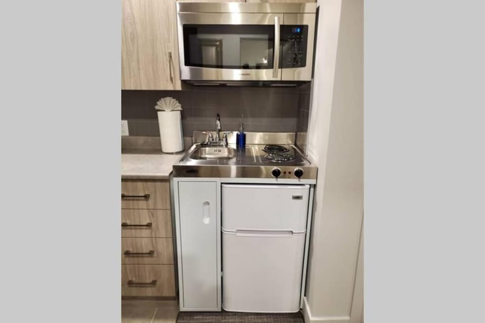 Cozy Sweet Studio #7, 10 minutes to D.T. Ottawa Apartment in Gatineau