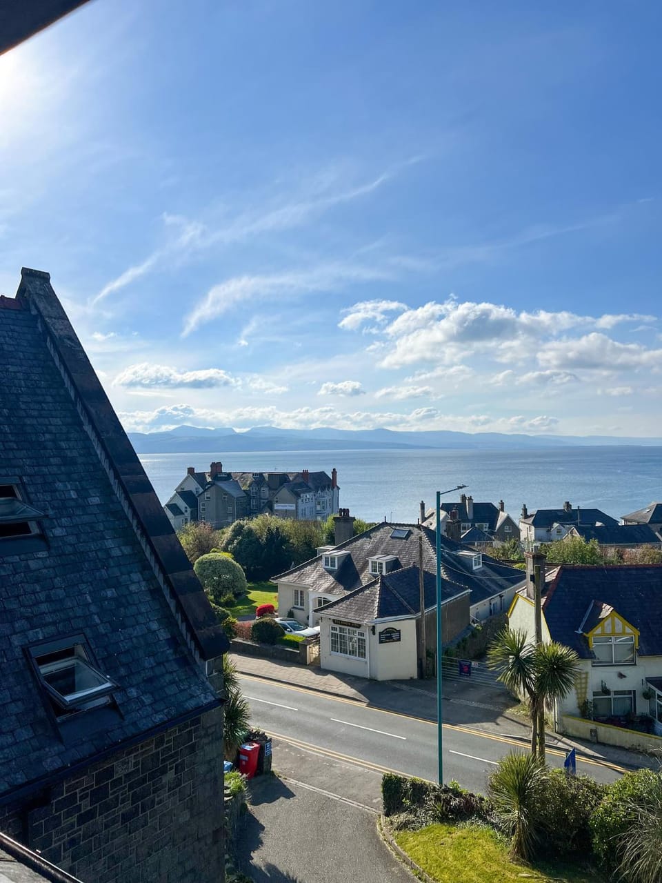 Romantic Chapel Retreat in Snowdonia - Sea Views & Serenity Apartment in Criccieth