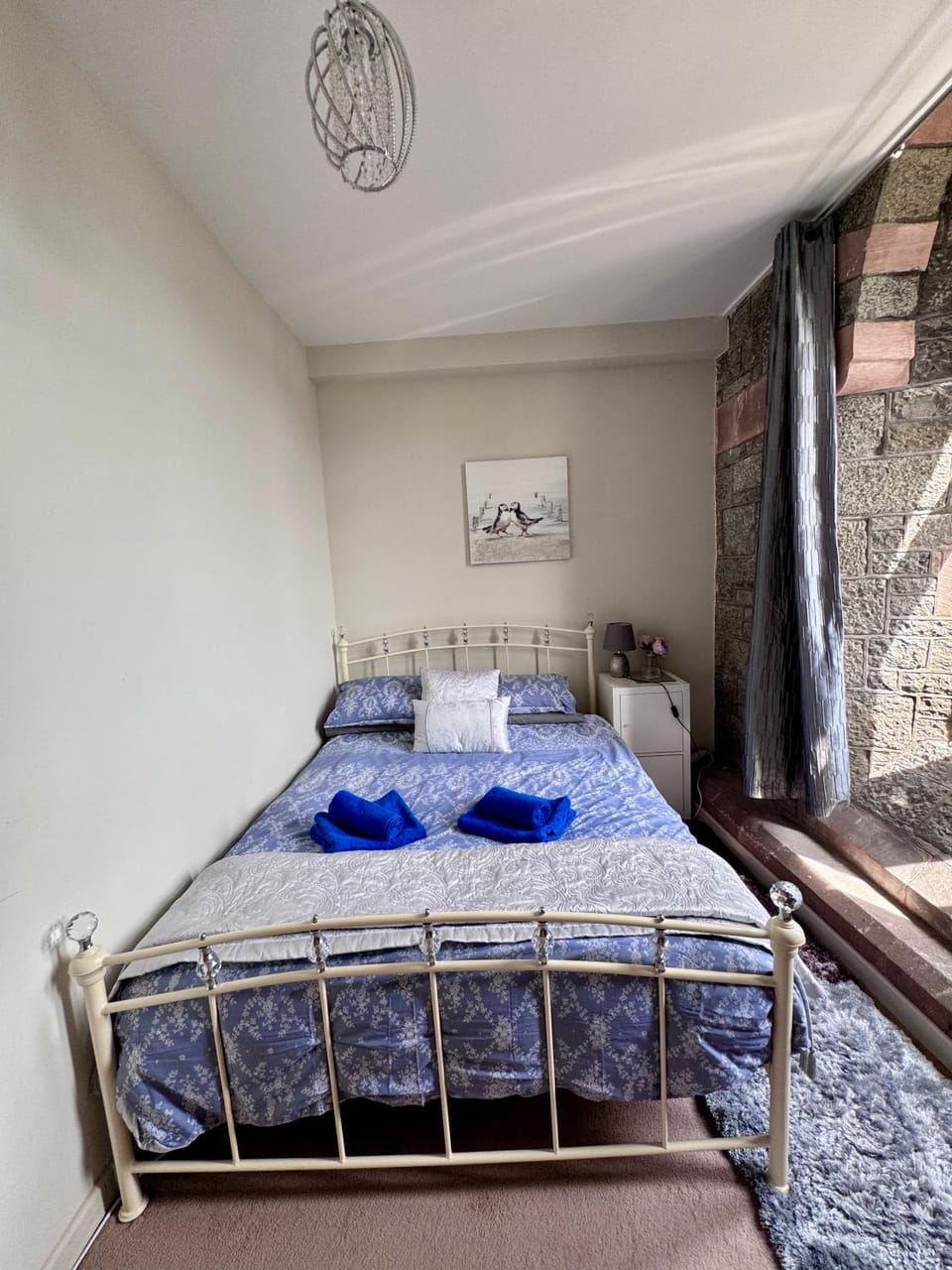 HEATWAVE ESCAPE BY THE SEA Gothic Church w Sea & Castle Views 2 & 3 night stays available Apartment in Criccieth