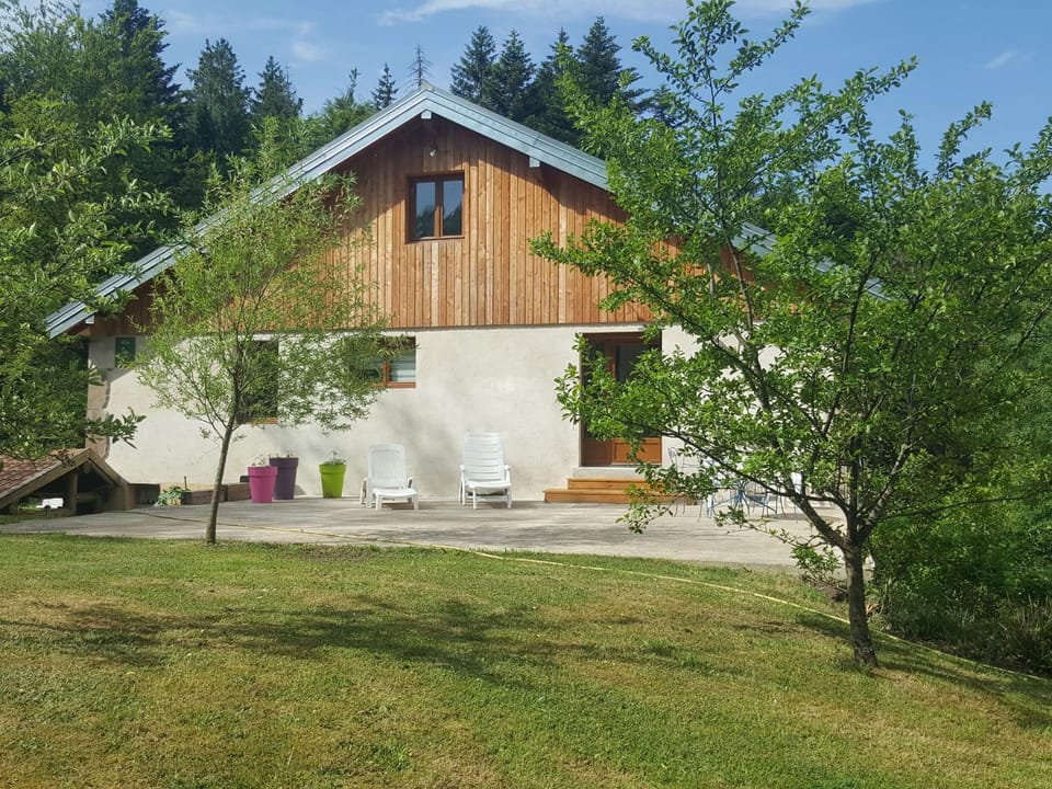 Gîte élégant en pleine nature avec terrasse, départ randonnées, parking privé et équipements inclus - FR-1-589-384 Apartment in Vosges