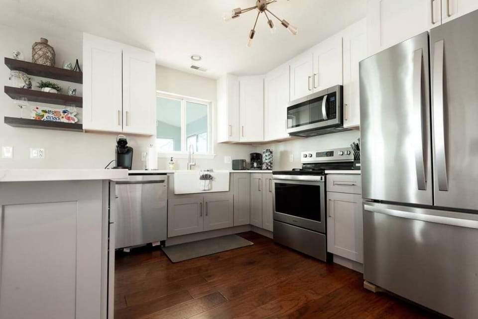 Coffee/tea facilities, Kitchen or kitchenette, Photo of the whole room