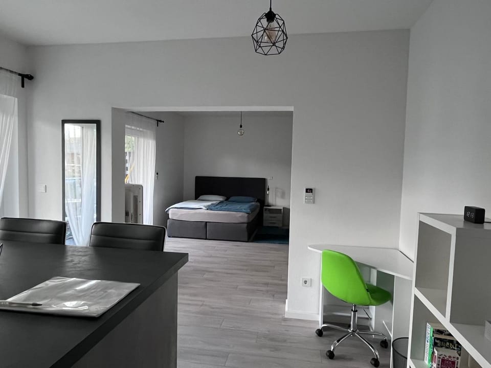 Bed, Seating area