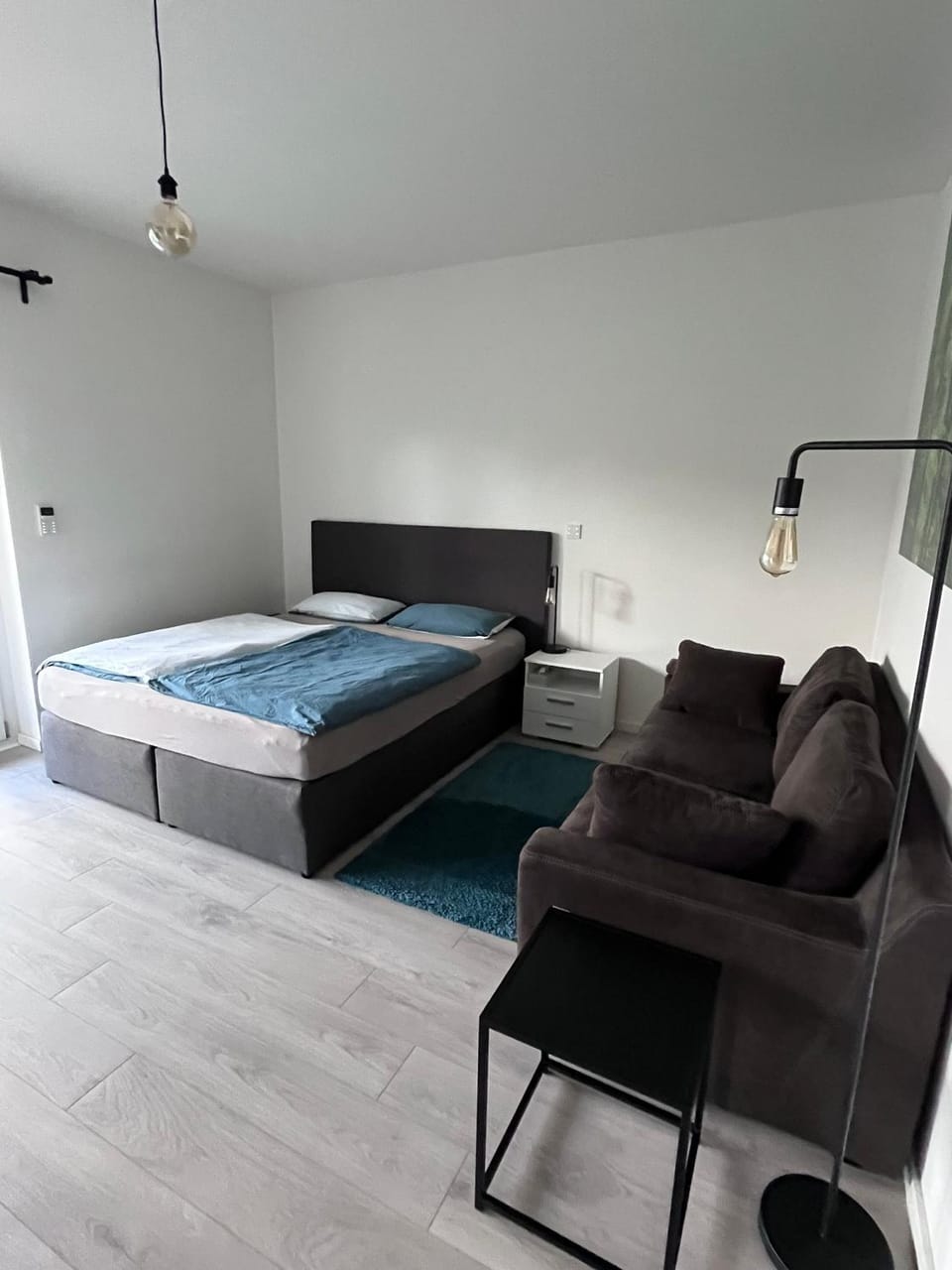 Bed, Photo of the whole room, Seating area