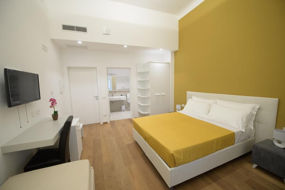TV and multimedia, Photo of the whole room, Bedroom, air conditioner