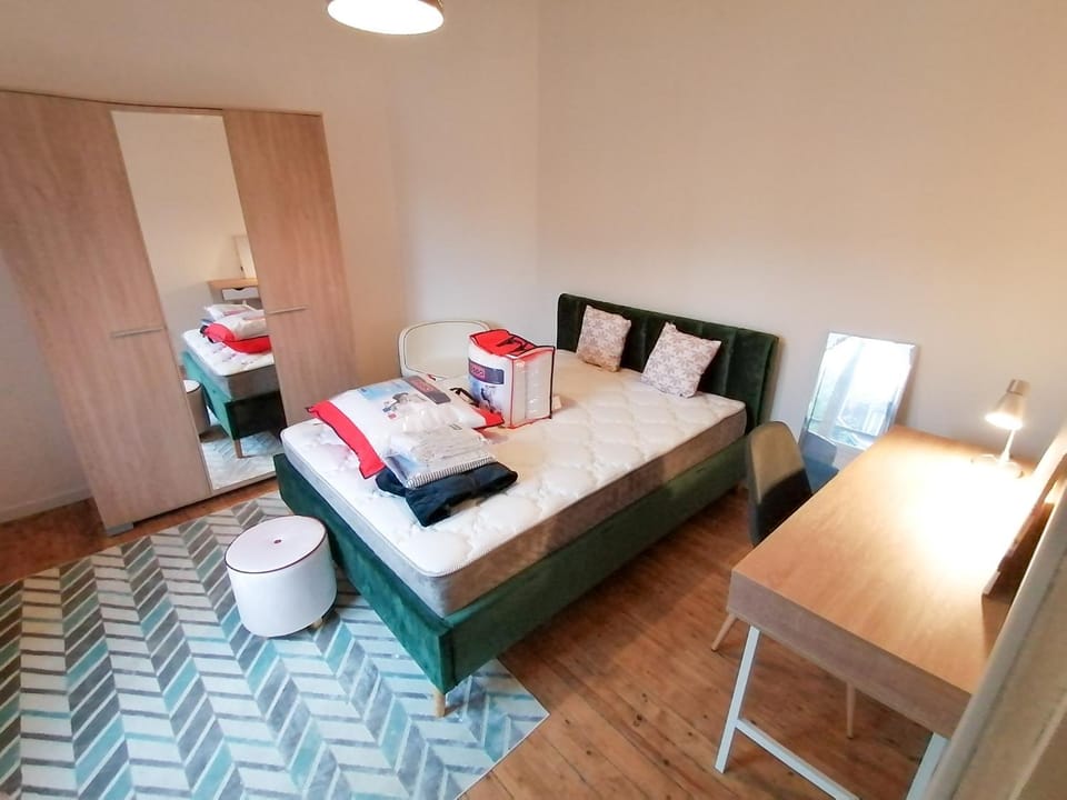 Bed, Photo of the whole room, Bedroom