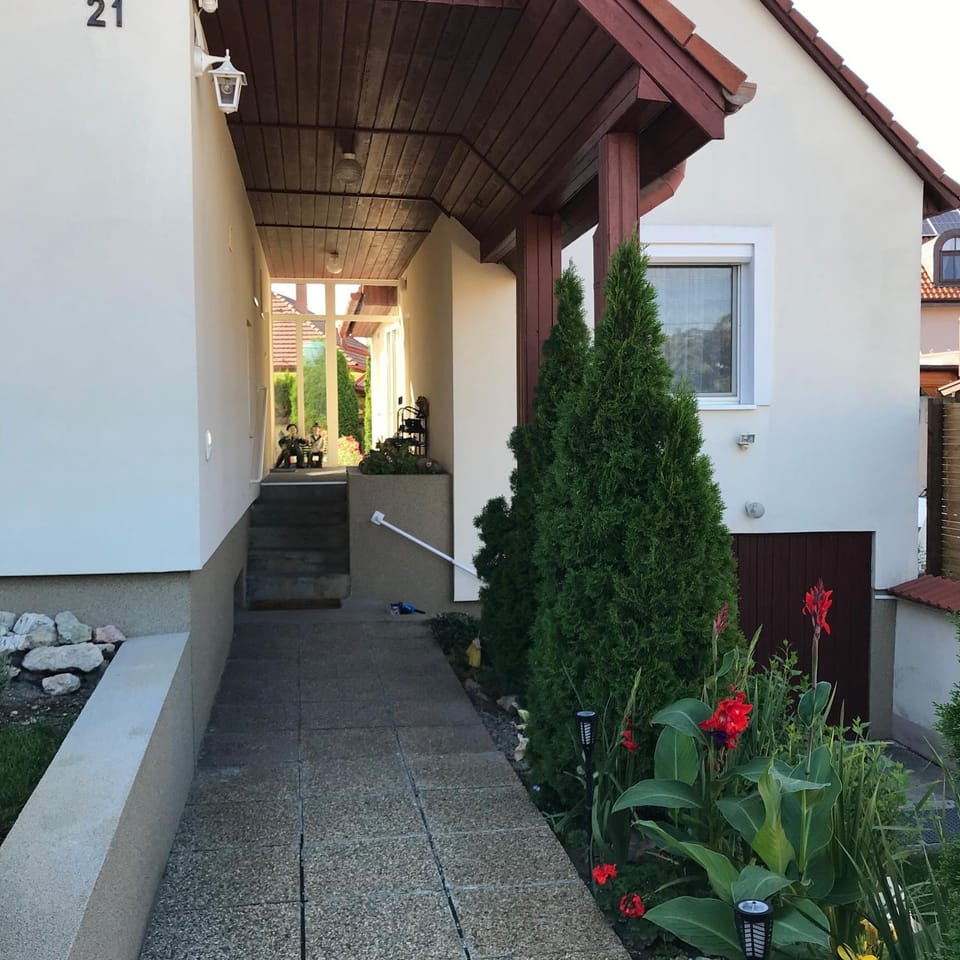 Facade/entrance